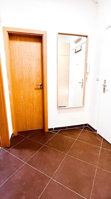 Moderny Apartman S Parkovanim Bratislava Exterior foto