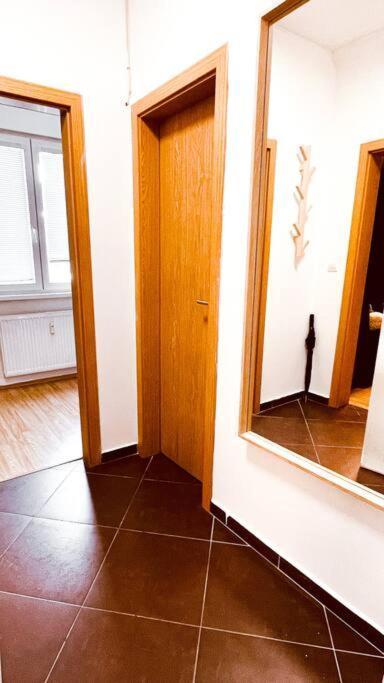 Moderny Apartman S Parkovanim Bratislava Exterior foto